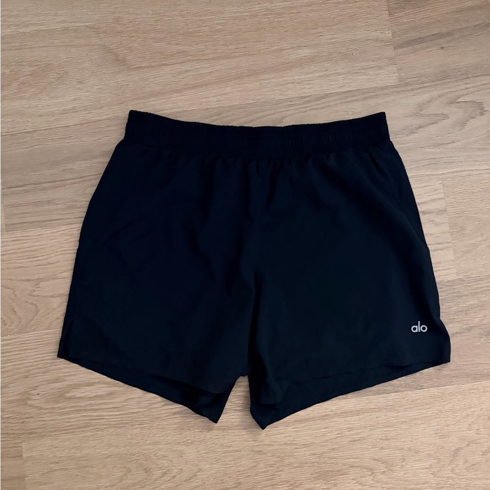 ALO Yoga Men’s Black Shorts - Picture 3 of 3